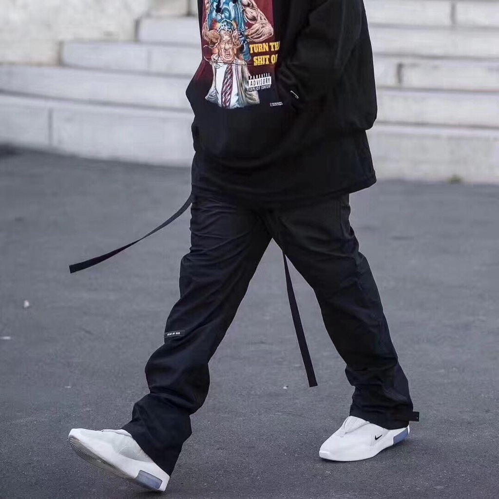 Quần dài Essentials FOG Nilon SS22, Fear Of God Essentials Pant, dạng vải gió, màu đen BapeVN