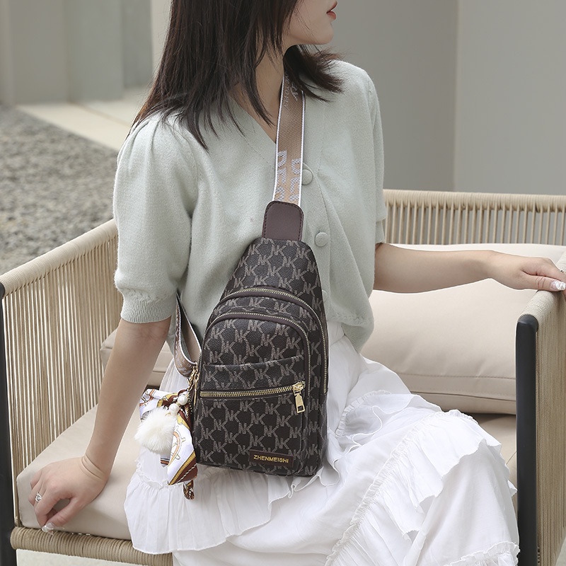 Túi Đeo Chéo Ngực Chất Liệu Da Mềm Thời Trang Cá Tính Cho Nữ