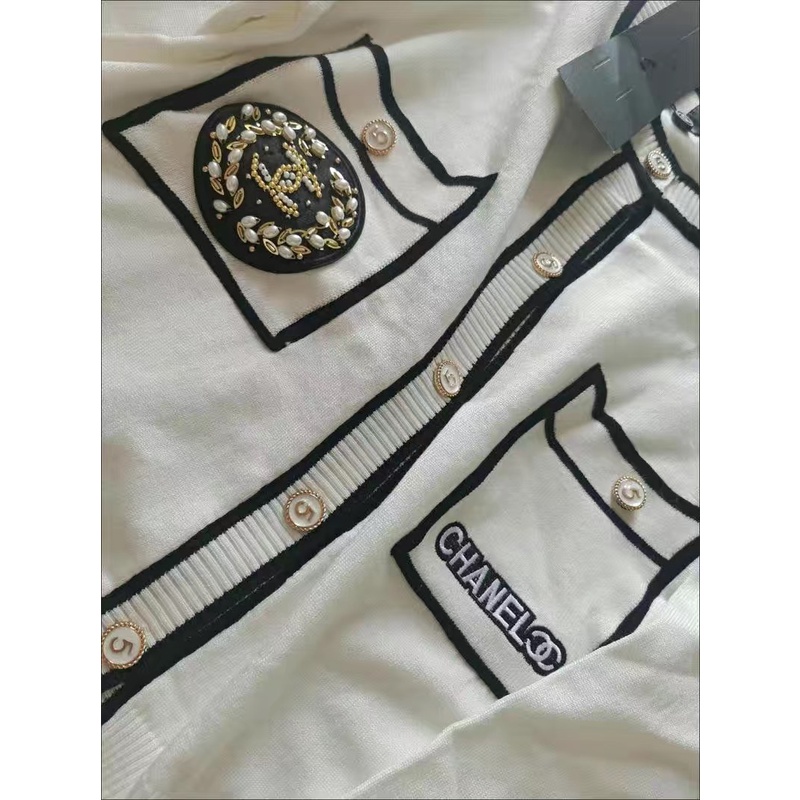 ORDER♥️Áo Len CN 2 Màu(ảnh thật)Size S-&gt;XL Đen Trắng Kèm Khăn Buộc