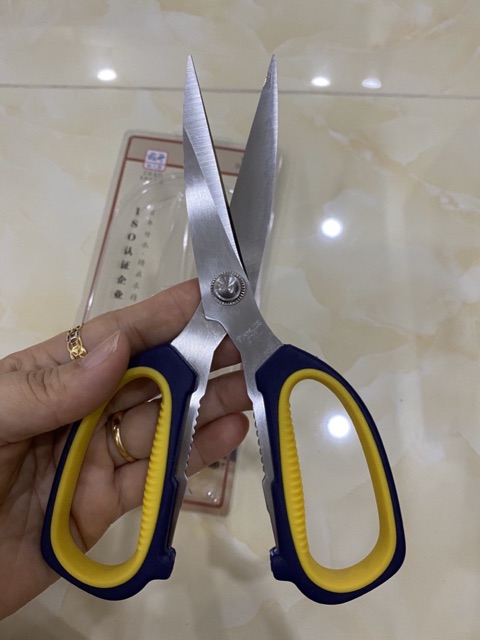 KÉO THÉP BÉN ĐẸP CÁN CAO SU