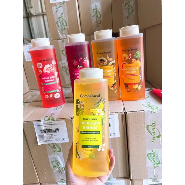 Sữa Tắm Dưỡng Da Compliment Vitamin Care Dưỡng Ẩm 500ml