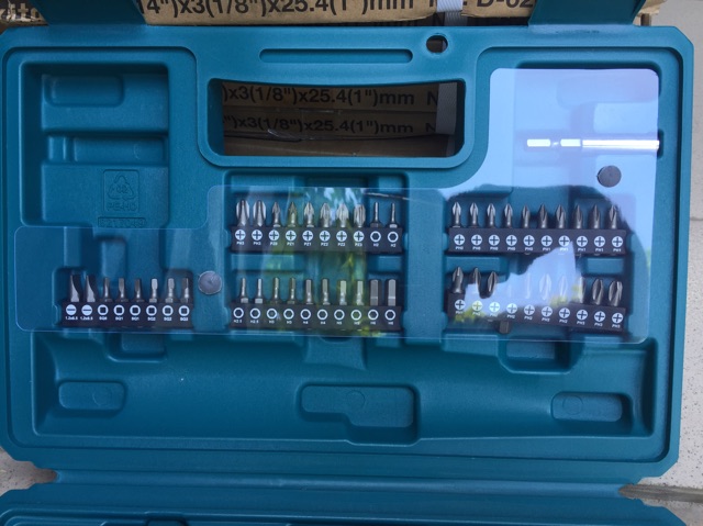 Máy vặn vít dùng pin DF001DW Makita 3.6V