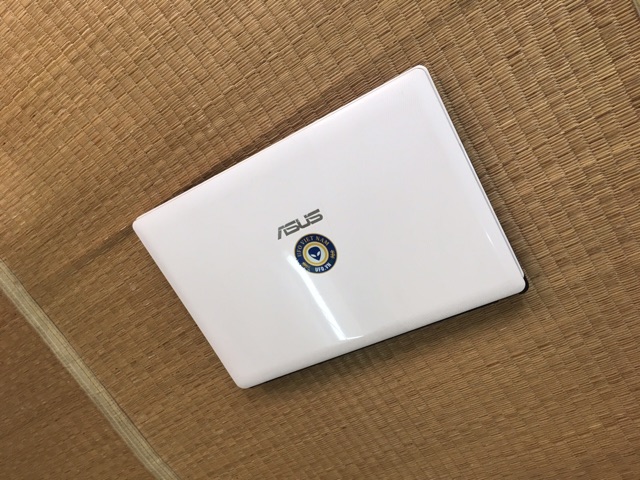 Laptop Asus K43 trắng đẹp tinh khôi từng góc cạnh | BigBuy360 - bigbuy360.vn