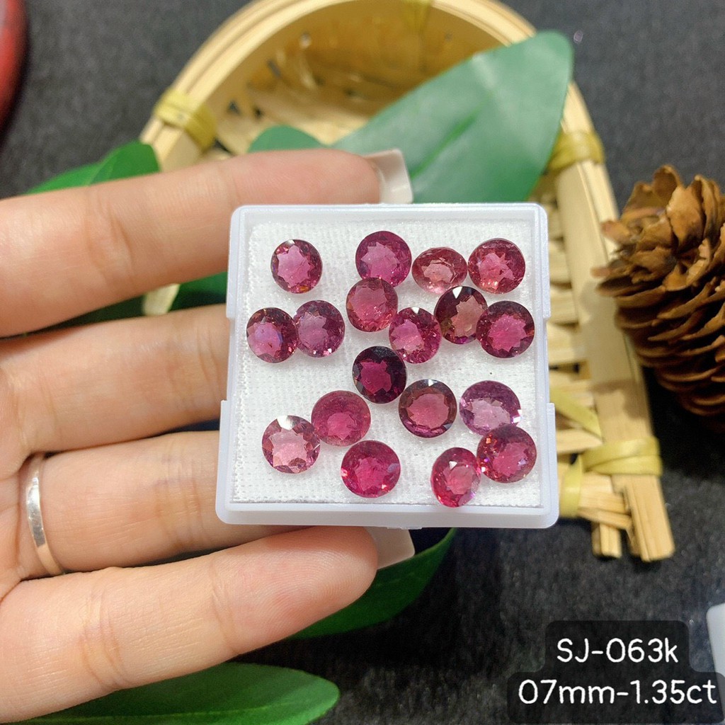 Mặt Đá Tourmaline Hồng Đậm Và Nhạt Đủ Hình Dáng Và Size
