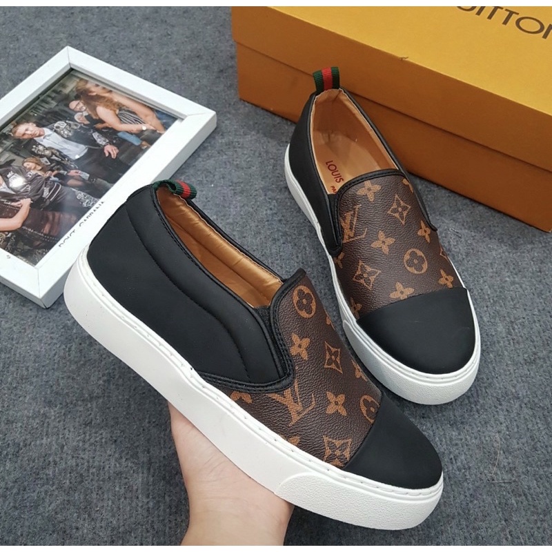 Giày nam slip on đế trắng có hoạ tiết dập vân chìm, Giầy thời trang nam phong cách giới trẻ btshop từ 38 đến 42.
