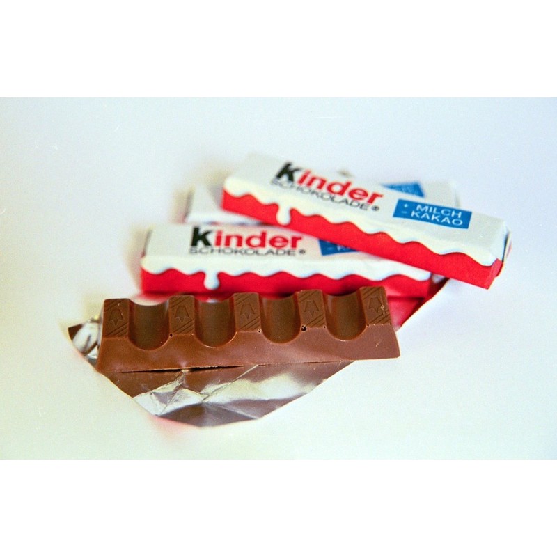 Bánh socola nhân kem sữa kinder 100g