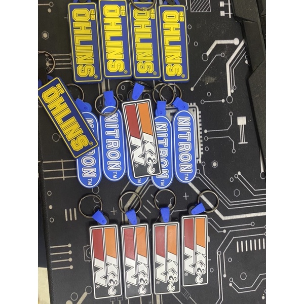 Móc thìa khoá cao su hình Nitron, K&amp;N, Ohlins. Có khớp xoay chống đứt