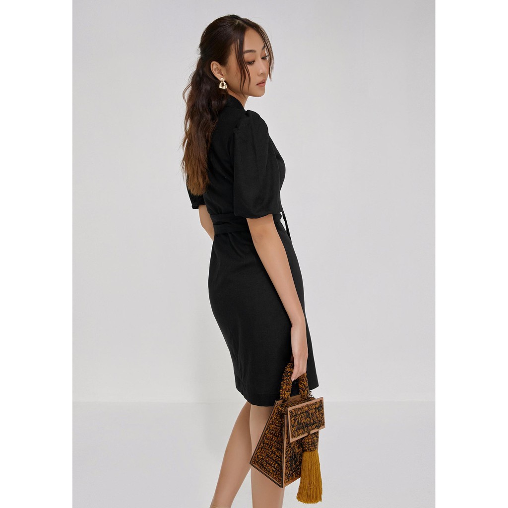 Đầm cổ vest nữ YV LE &amp; CO vải linen màu đen hiện đại