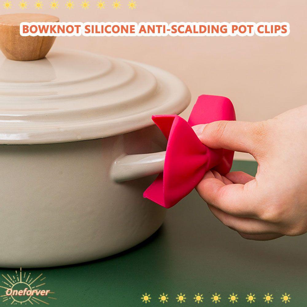 Set 2 Kẹp Nhấc Nồi Cách Nhiệt Chống Trượt Hình Nơ Sáng Tạo Giá Đỡ