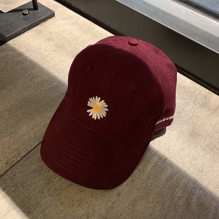 Mũ Lưỡi Trai Thêu Hình Hoa Cúc Nhỏ Xinh Xắn