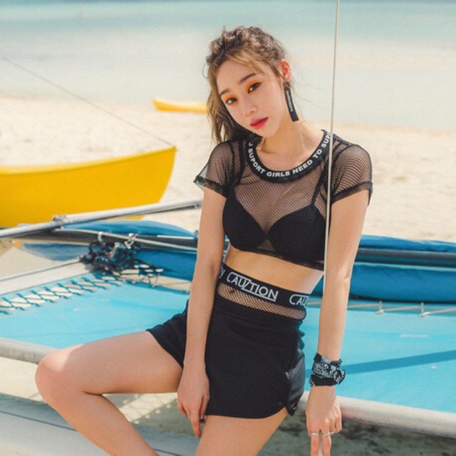 Bộ bơi bikini hai mảnh đen phối ren cá tính 2019