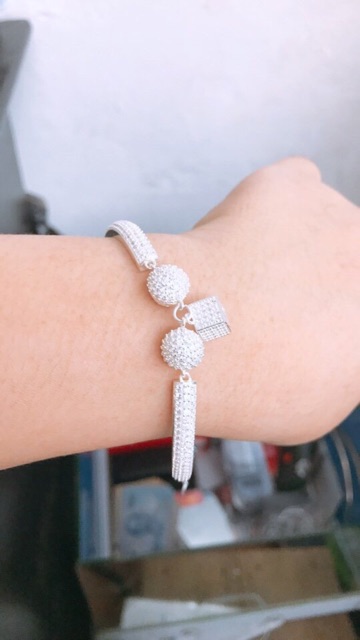 Lắc tay đính đá nhỏ bạc ta phong cách