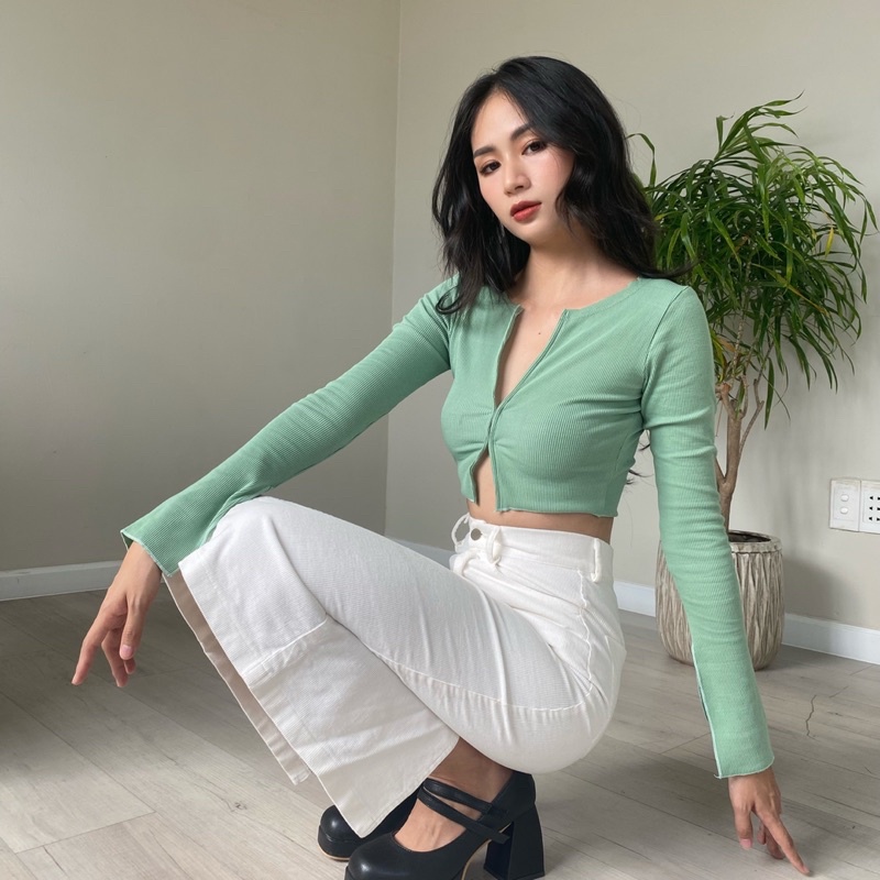 Áo croptop tay dài xẻ tay | FLARE TOP