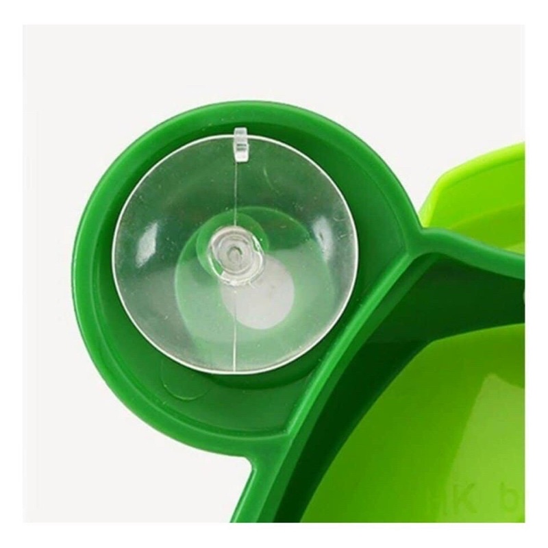 Bô đi tiểu vệ sinh dán tường tiện lợi cho bé trai