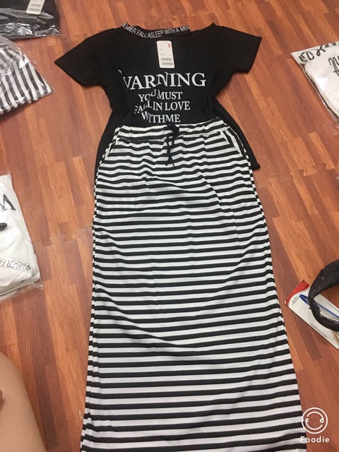 Set áo kèm chân váy kẻ  Áo chất tixi Chân váy kẻ cotton  Lẻ 90k/1set 😘😘😘😘😘😘😘😘😘😘😘 Sỉ 76k sll ib. Xxxxxxxxxxxxx