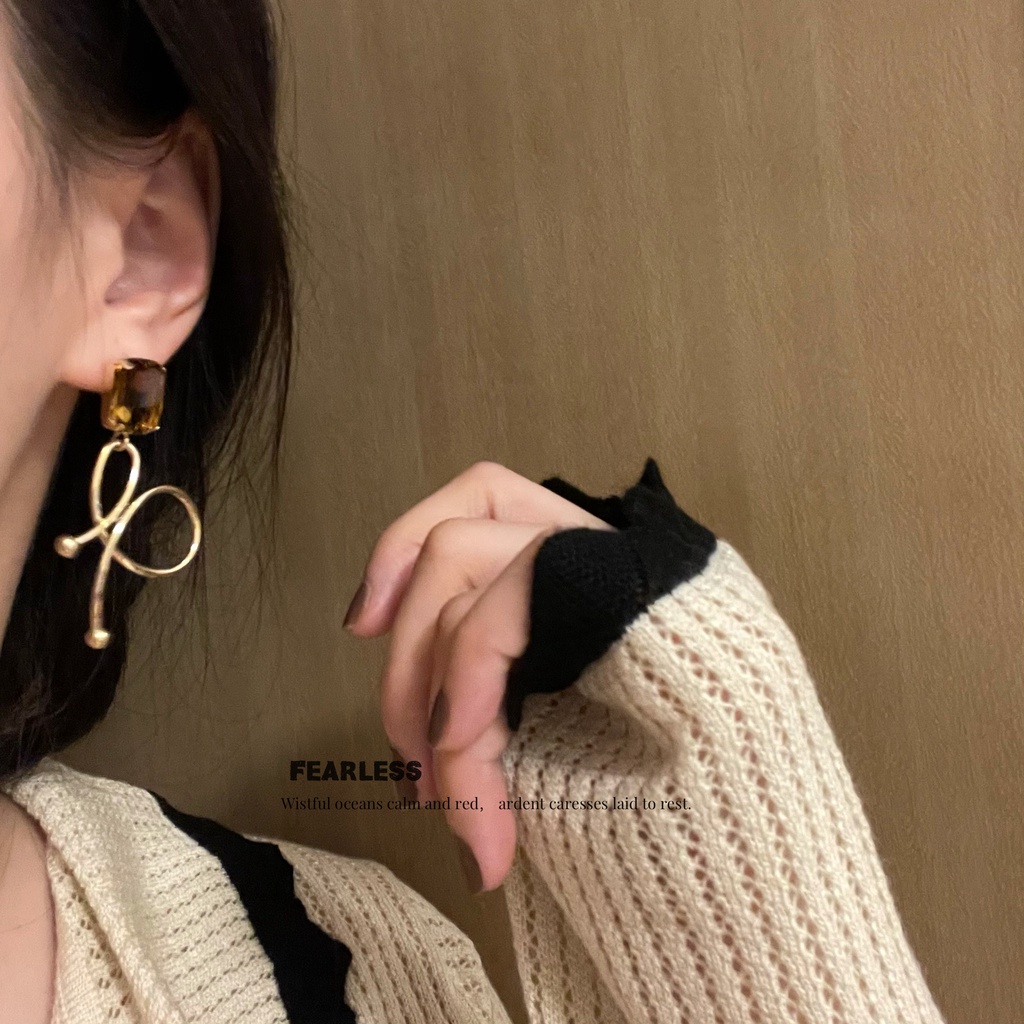 Khuyên Tai Tua Rua Dáng Dài Đính Đá Zircon Màu Hổ Phách Tự Nhiên Phong Cách Hàn Quốc Ngọt Ngào