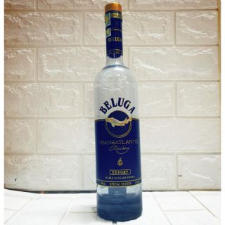 Vỏ chai rượu ngoại Beluga cá sấu. Dùng trang trí nhà cửa quầy bar phòng khách.tủ kệ giá quầy hàng trang trí nhà cửa