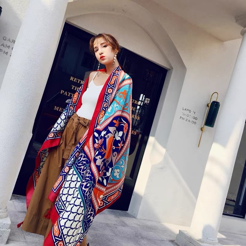 Khăn To Đi Biển Chống Nắng Hoạ Tiết Retro Hiện Đại Pha Cổ Điển