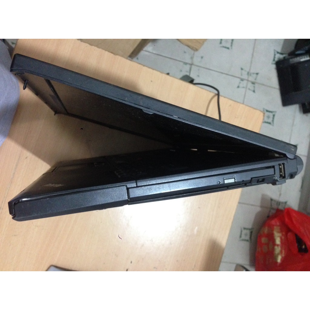 Thanh lý Sốc Lenovo T400, chíp p8600/ 2gb/ 160gb máy nguyên bản chạy ok | BigBuy360 - bigbuy360.vn