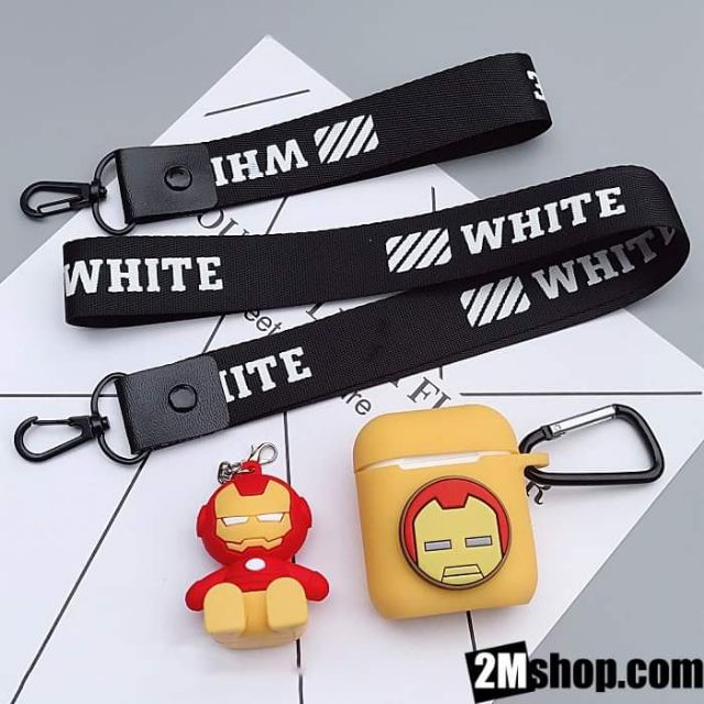 Bộ phụ kiện 5 món cho tai nghe airpod. Gồm 1 ốp 2 dây đeo. 1 móc khóa. 1 hình siêu nhân
