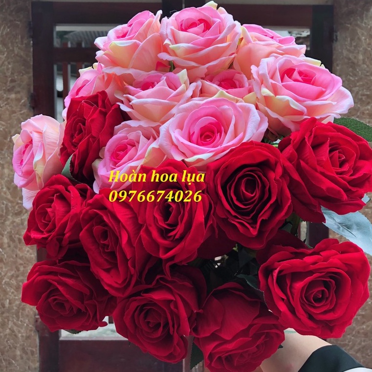 Hoa Hồng Nhung Giả bông to cành dài 70cm đường kính bông 10cm chất liệu nỉ nhung, phù hợp với mọi không gian