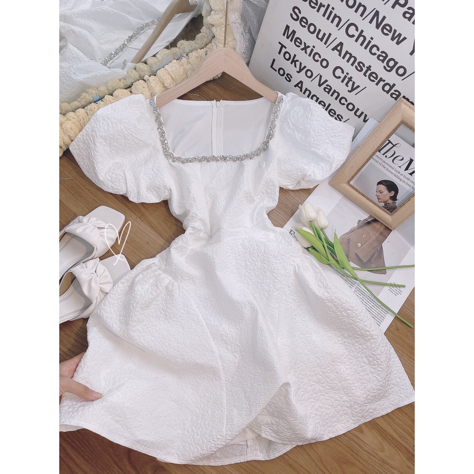 ĐẦM GẤM ĐÍNH ĐÁ CỔ XÒE NHẸ