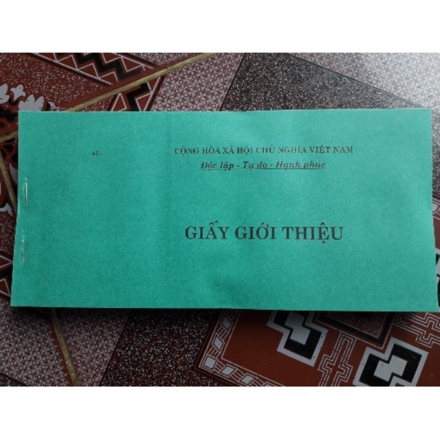 01 quyển giấy giới thiệu có rãnh xé