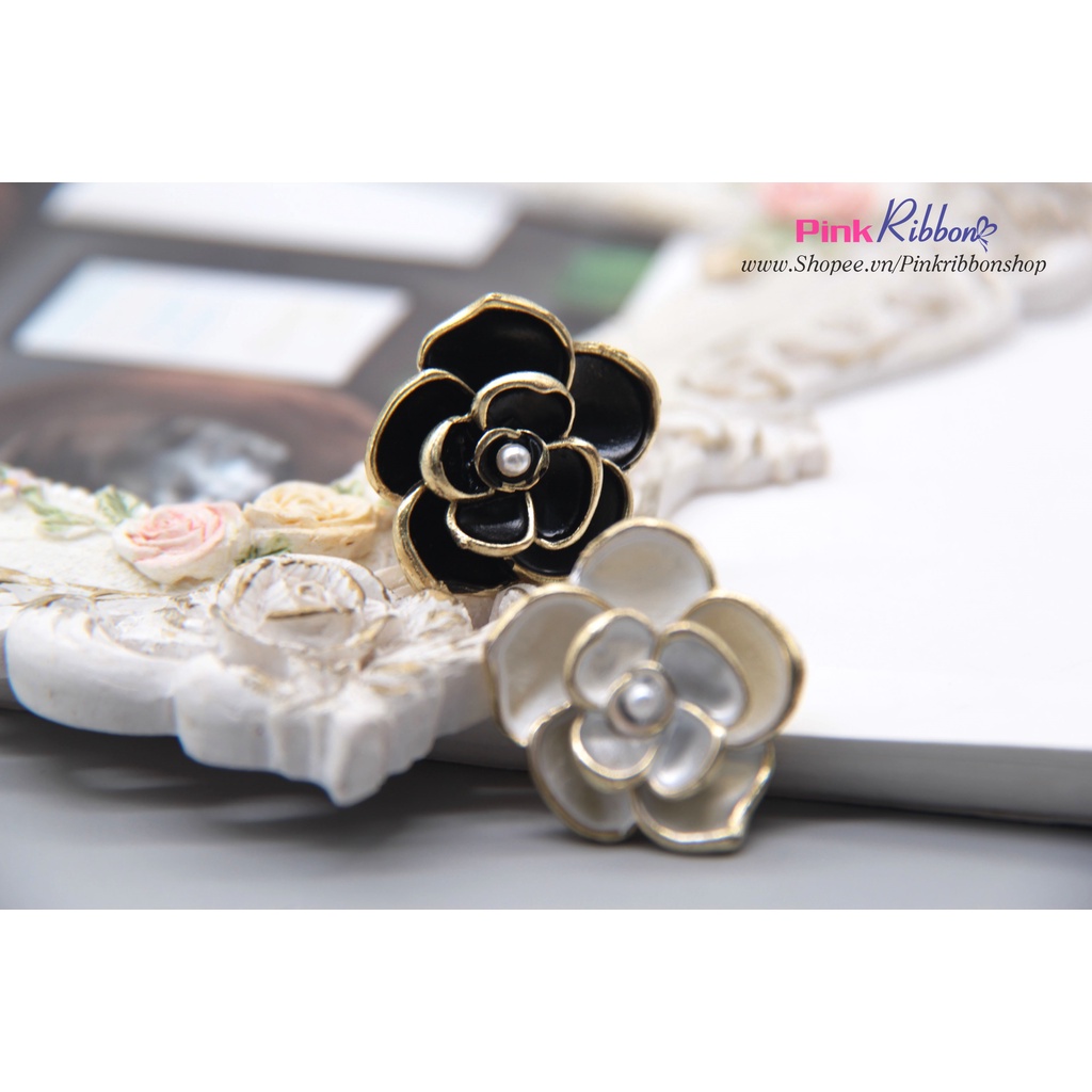 Hoa đen/trắng viền vàng 2 cỡ 2.6cm và 1.6cm