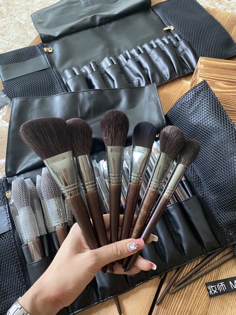 Bộ Cọ Trang Điểm 24 Cây Lông Thú ( kèm bao cọ )