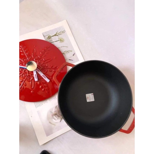 Nồi gang Staub - Hoa tuyết đỏ