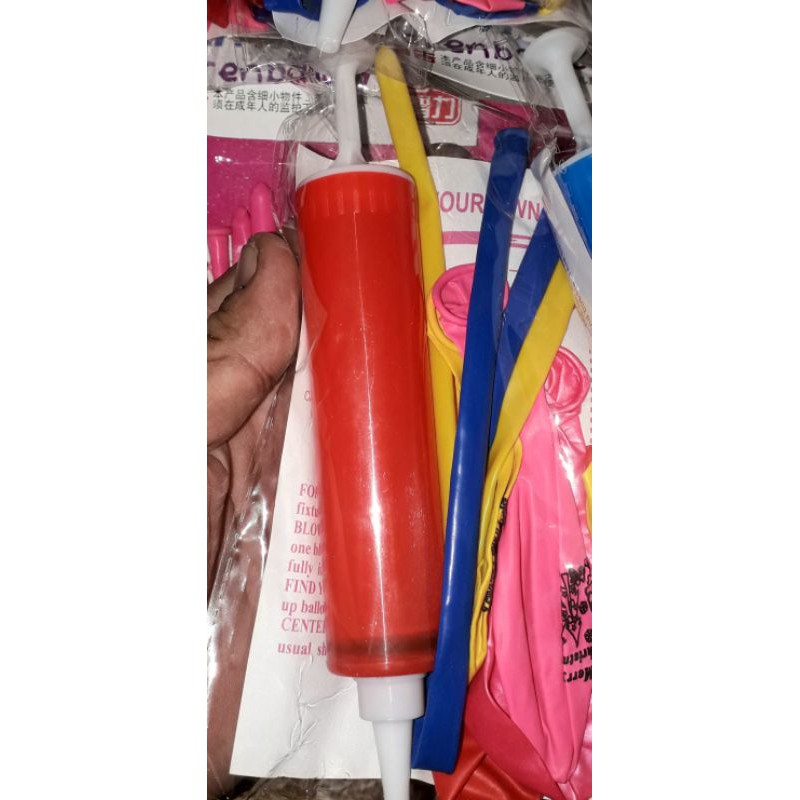 Sét một cái ống bơm mini và 7 cái bong bóng bằng nhựa