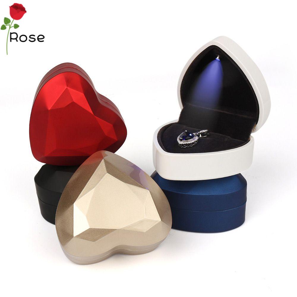 Hộp đựng nhẫn cưới có đèn LED nhiều màu hình trái tim nhỏ gọn độc đáo