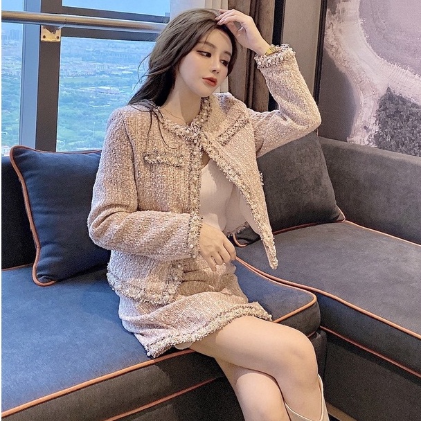 Áo khoác dạ tweed dài tay đính ngọc kèm chân váy chữ A, set dạ tweed công sở