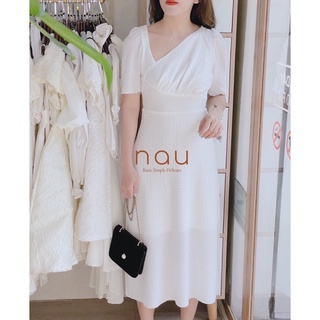 Đầm trắng cổ xéo dáng dài