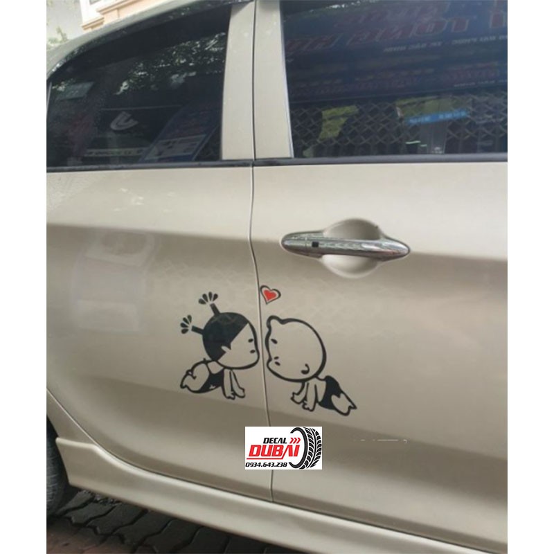 Decal Tem Dán Cánh Cửa Ô Tô 2 Em Bé Dễ Thương