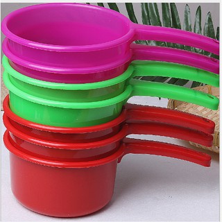 Gáo nhựa múc nước