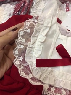 Váy đỏ tiểu thư phối ren cho bé gái