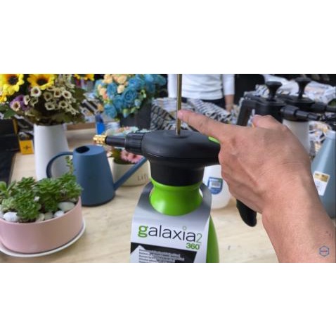Bình xịt tưới cây 2 lít Galaxia 2 xoay 360 độ Epoca 8528. Sản xuất tại Italia