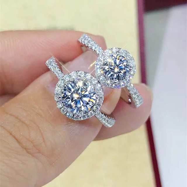 Nhẫn Đính Hôn Kim Cương Vàng Trắng Thiết Kế Sang Trọng Cho Nữ