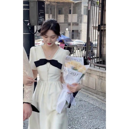 ĐẦM KEM CỔ V ĐÍNH ĐÁ NƠ NGỰC ĐEN