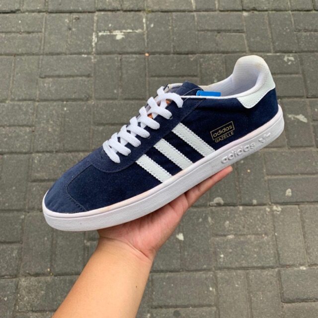 Giày Thể Thao Adidas Gazelle Màu Xanh Navy Cá Tính Cho Nam