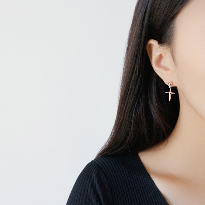 KHUYÊN TAI BẠC CALLA - Thánh giá bất đối xứng l E035
