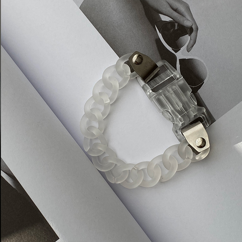 Vòng Đeo Tay Trong Suốt Phối Khóa Kim Loại Cá Tính