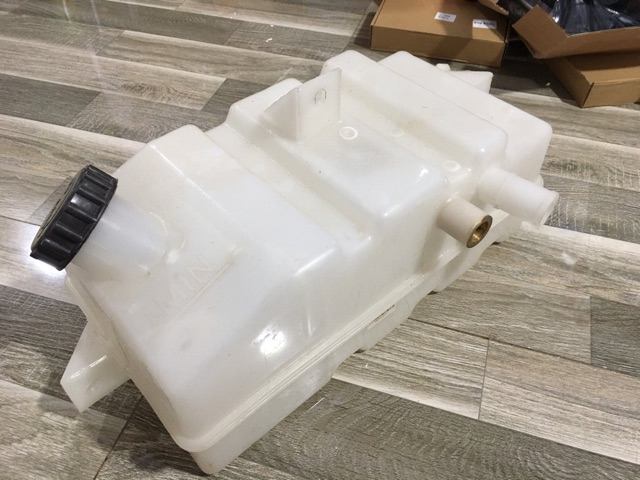 Sản phẩm gia đình làm: Bình nước phụ Ti ân lông/ĐF 375 ( 1311010-K0300)