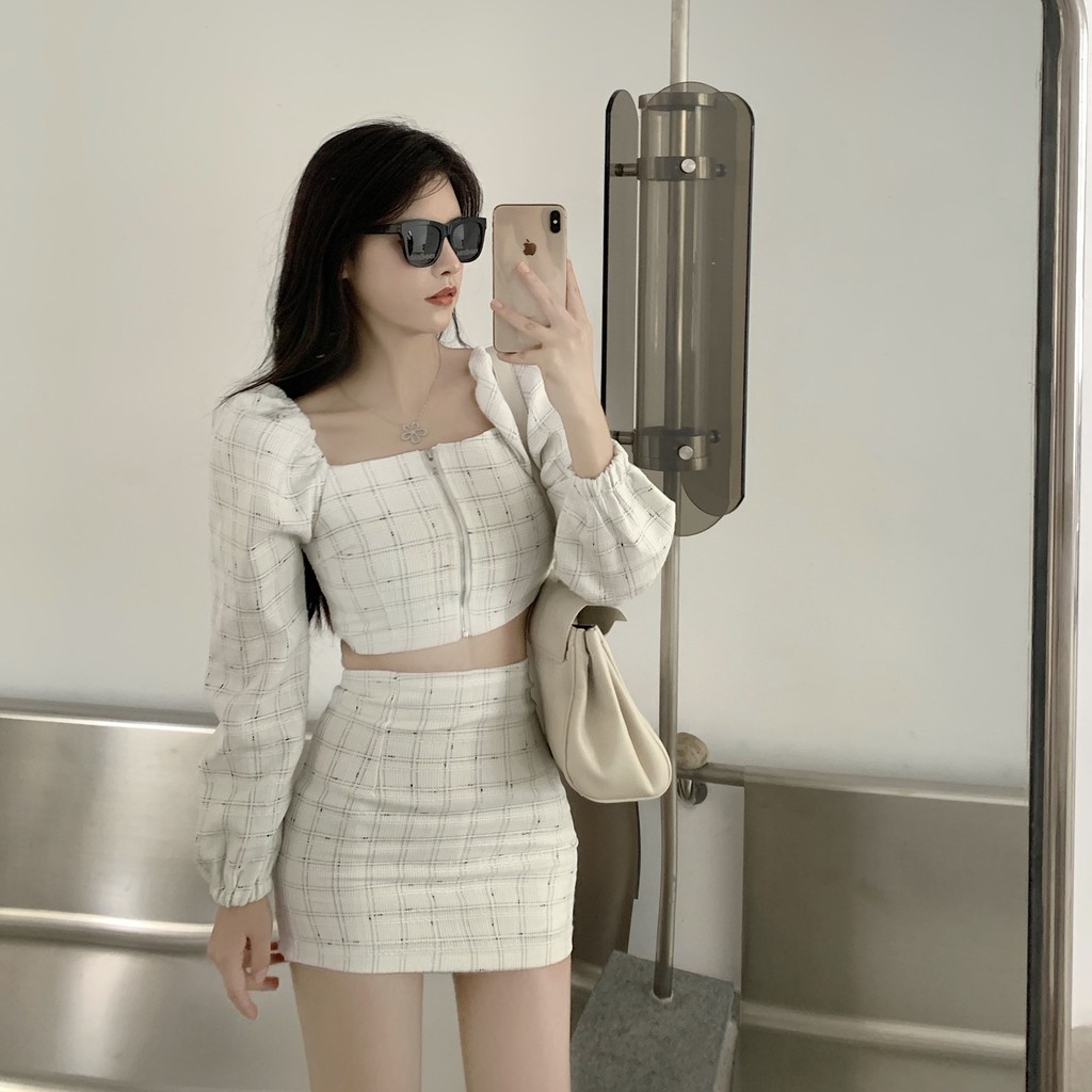 Đầm nữ dáng ôm tay dài cổ vuông Emilyshop