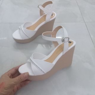 Sandal đế xuồng