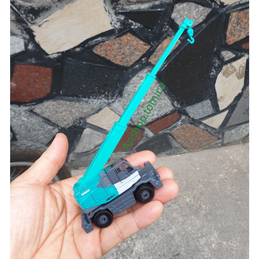 Mô hình xe cẩu màu xanh tomica Nhật Bản