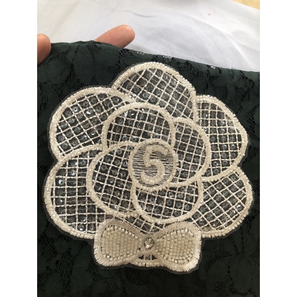 hình may kim sa / hình may vào áo quần