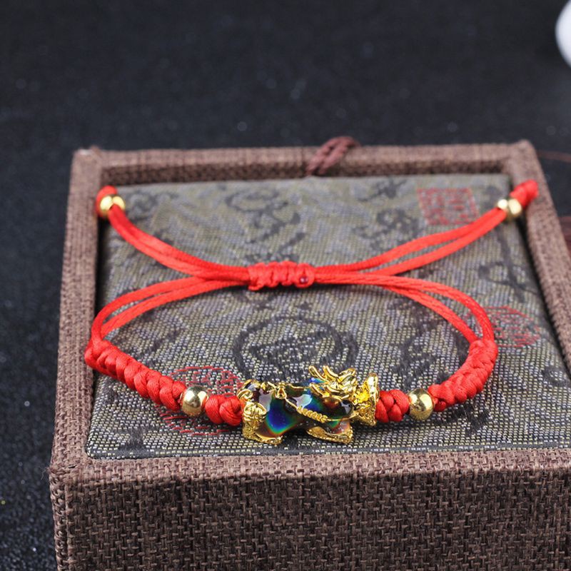 Vòng dây đeo tay màu đỏ mặt hình kỳ lân độc đáo tiện dụng