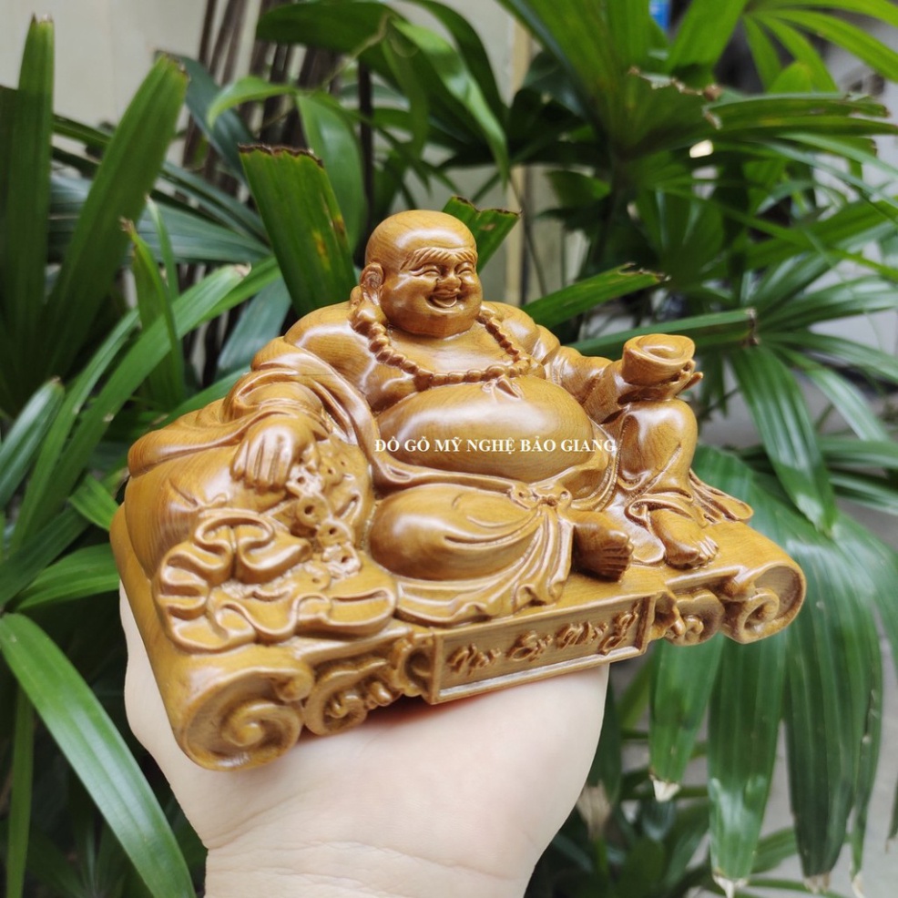 Tượng phật di lặc bằng gỗ để xe ô tô